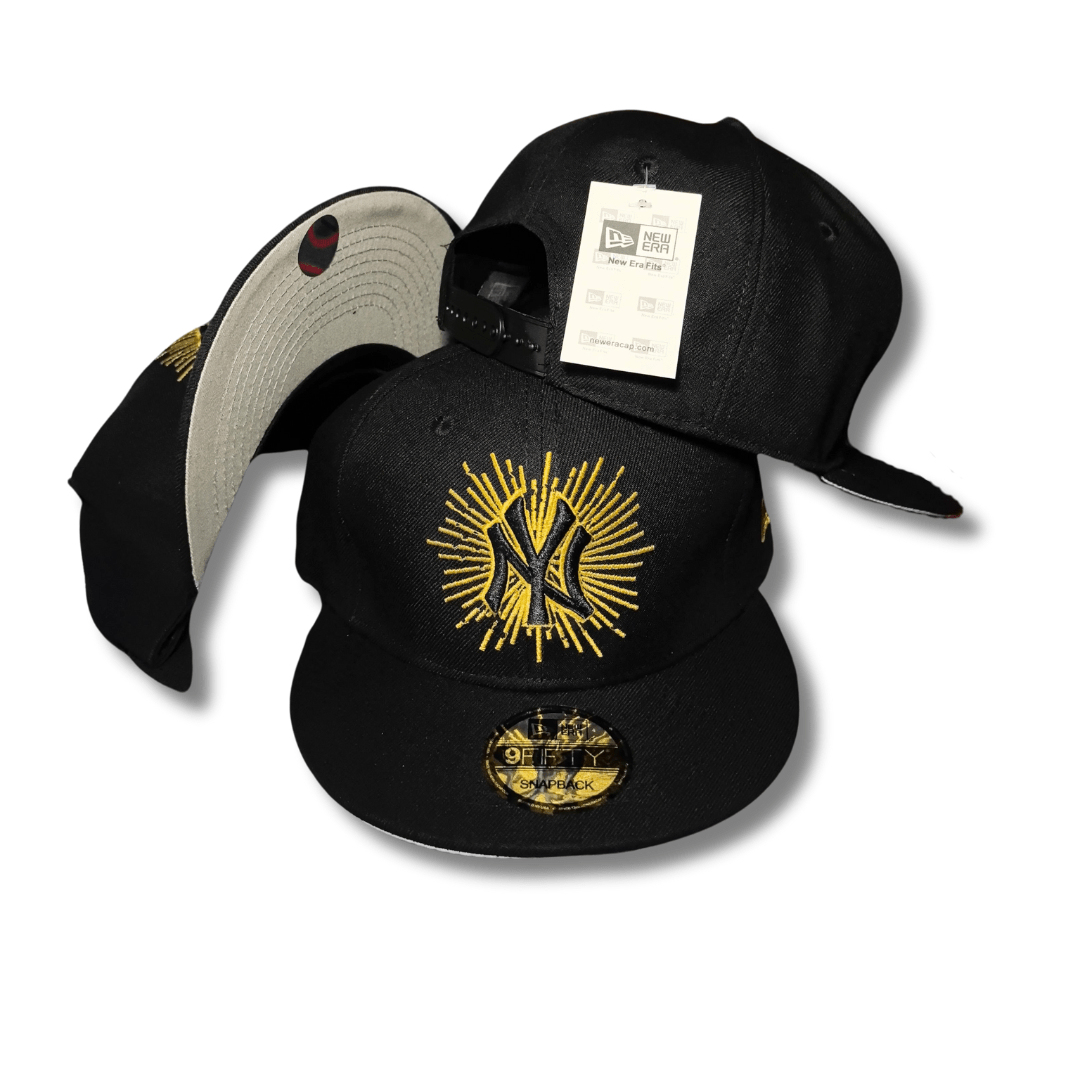 New York Yankees 9FIFTY with Golden Sunburst Design Black and Gold Snapback Cap