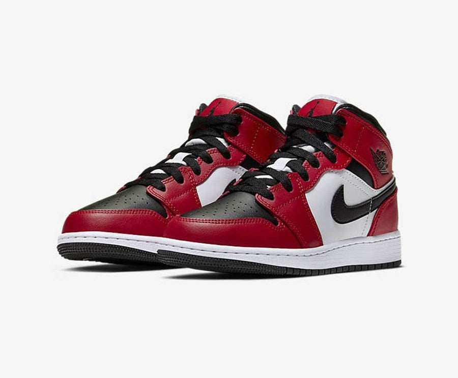 Jordan 1 Mid Chicago Black Toe 554724 Sneakers