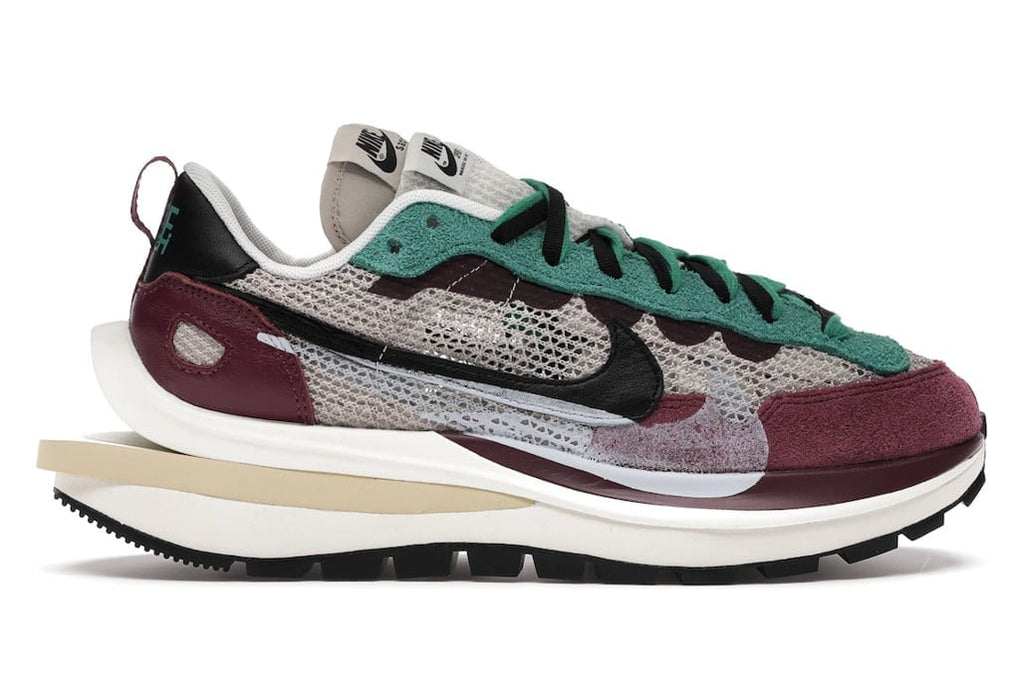 Nike Vaporwaffle sacai Villain Red Neptune Green Sneakers