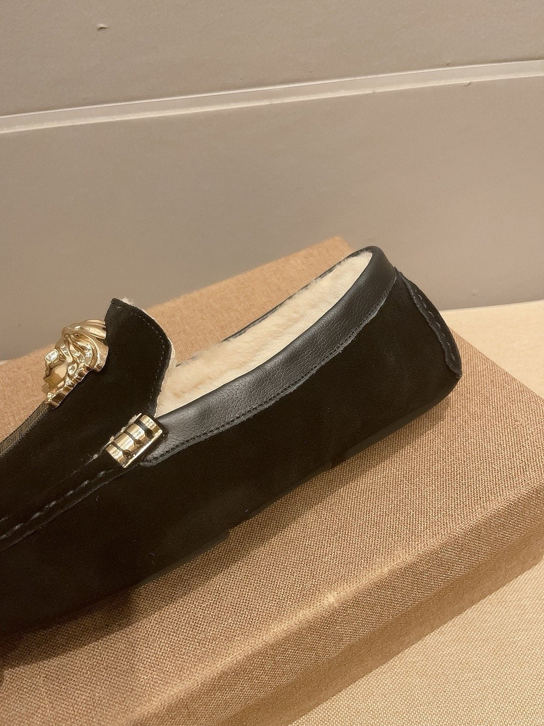 微商相册测试鞋子-Versace Black Gold-Detail Slip-On Shoes — detail