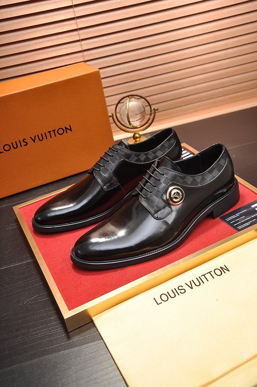 Louis Vuitton Black Glossy Lace-Up Dress Shoes — front
