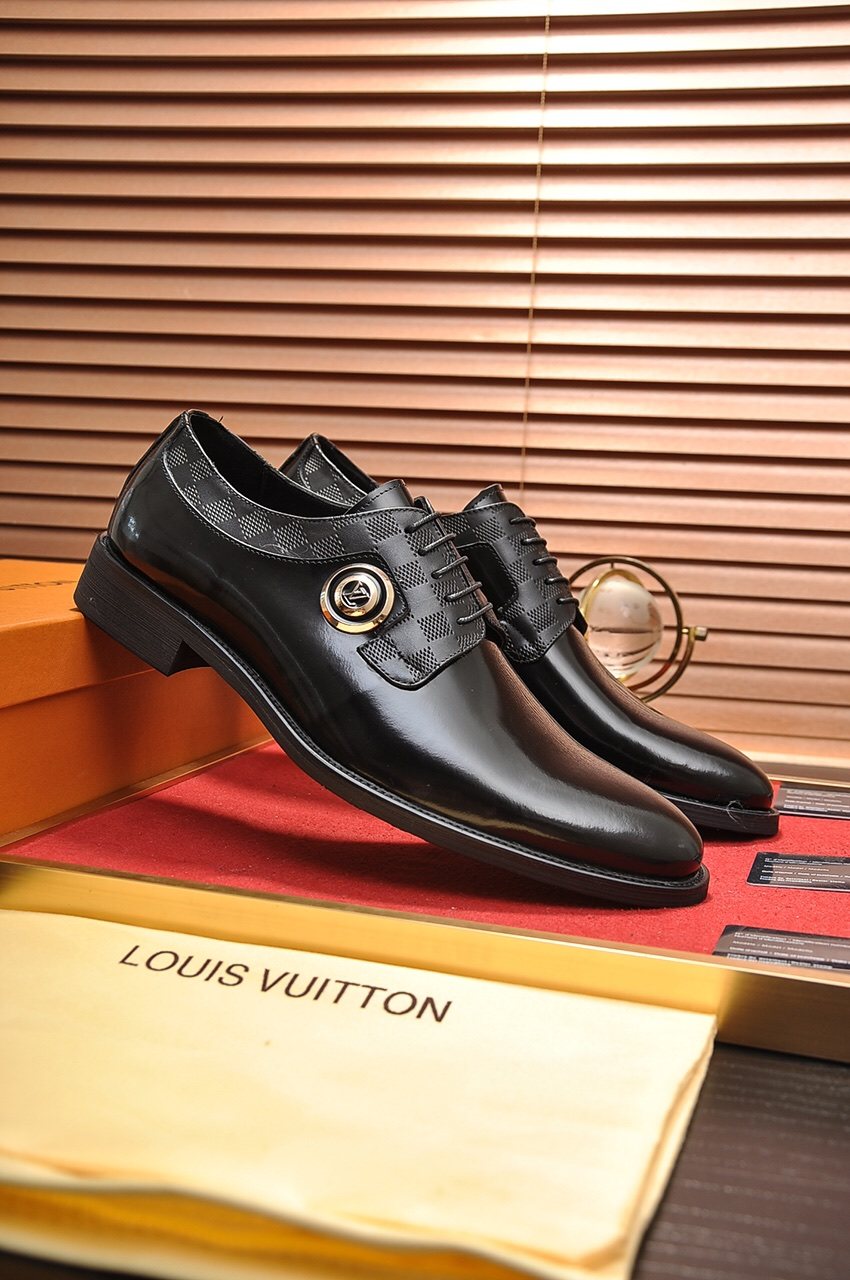 Louis Vuitton Black Glossy Lace-Up Dress Shoes — front
